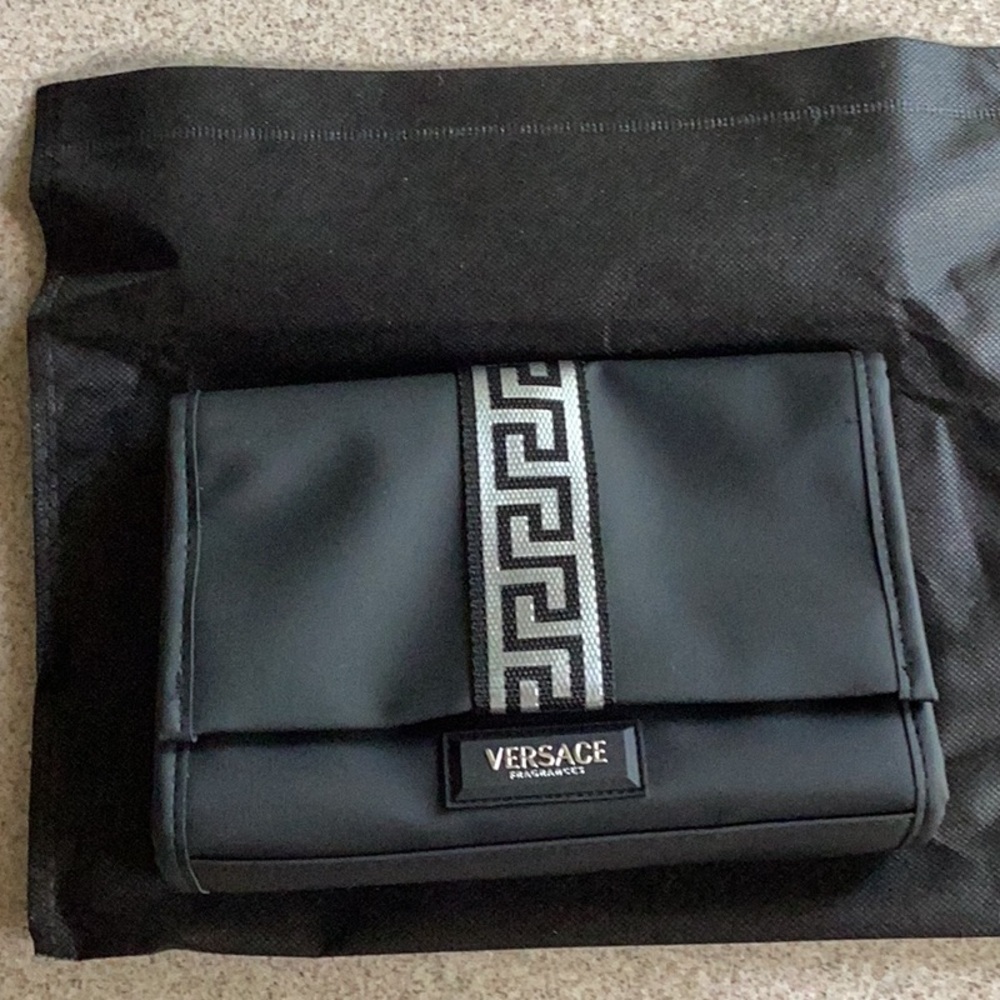 VERSACE MEN’S BLACK WITH SILVER POUCH NEW
